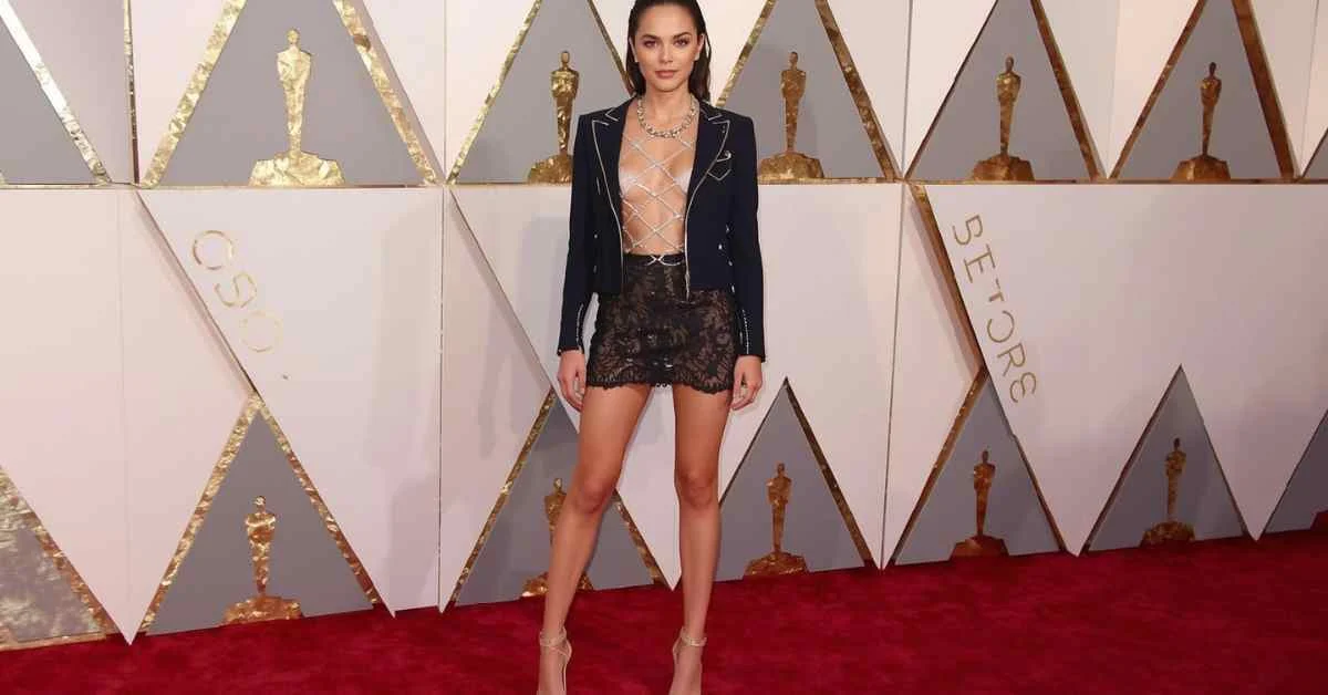 You are currently viewing Jenna Ortega Height – How Tall Is the Rising Star?